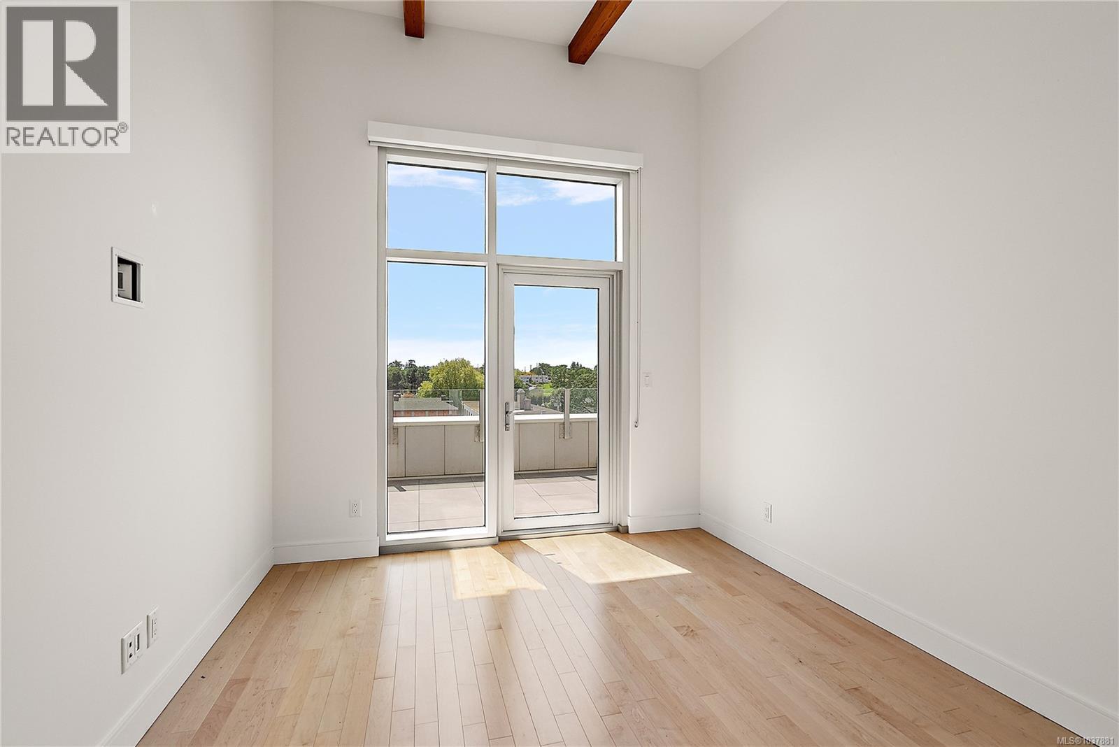 603 916 Lyall St Property Photo 18