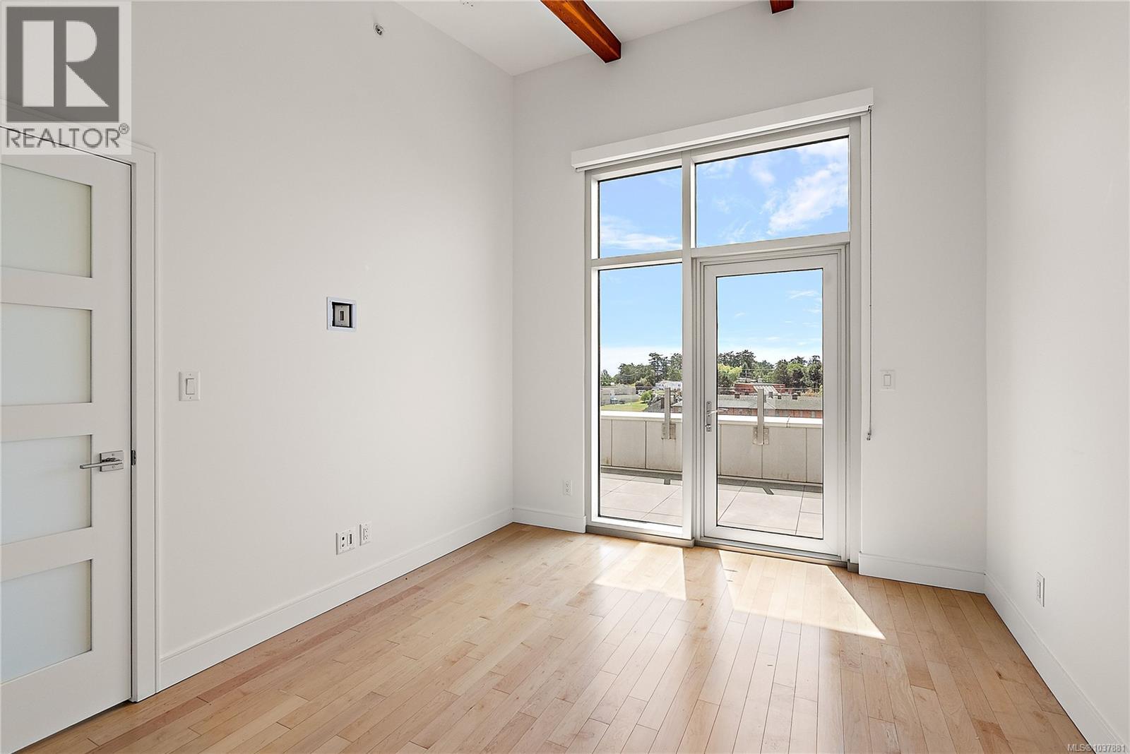 603 916 Lyall St Property Photo 19