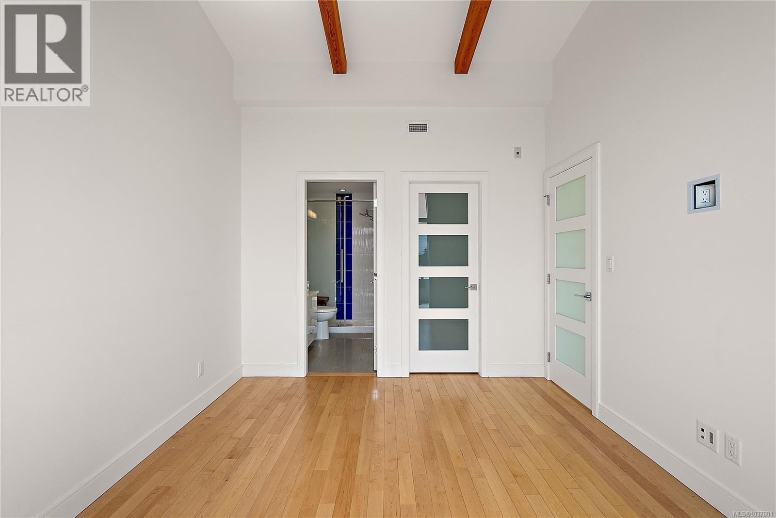 603 916 Lyall St Property Photo 20