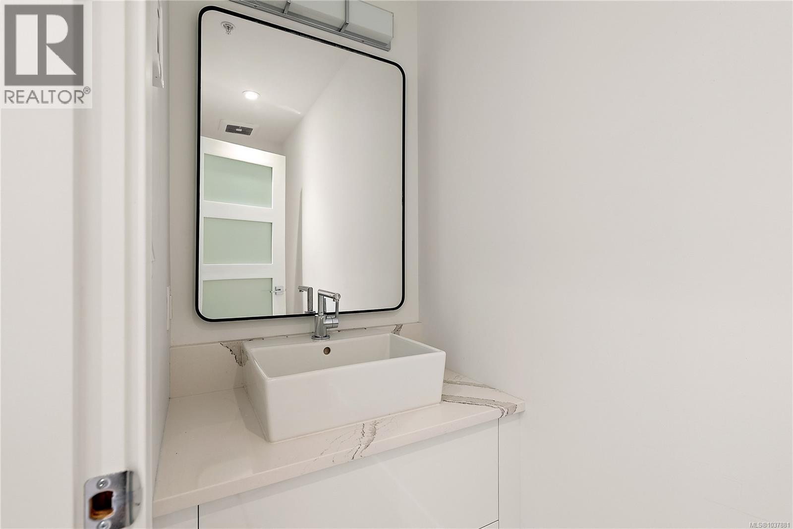 603 916 Lyall St Property Photo 25