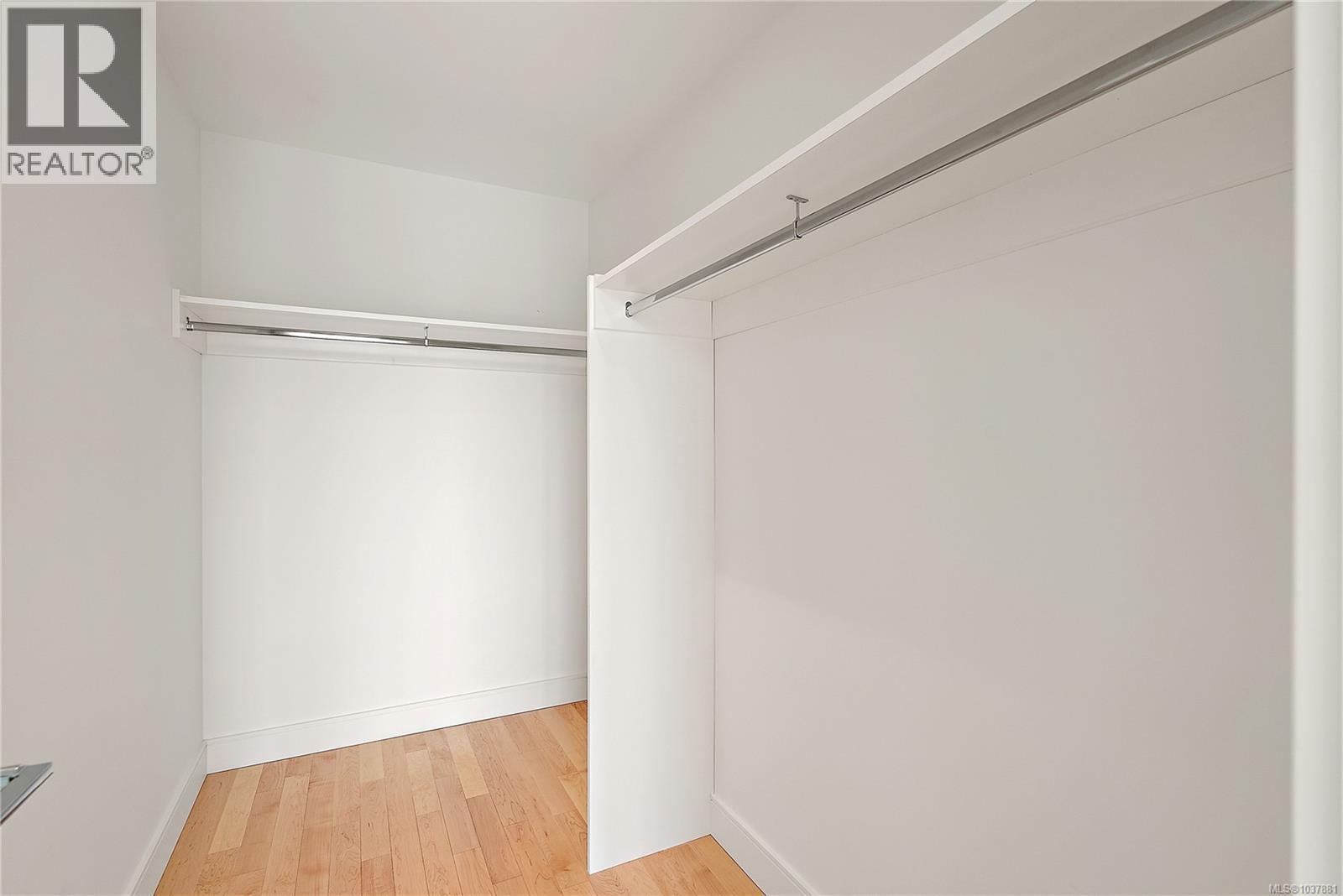 603 916 Lyall St Property Photo 26