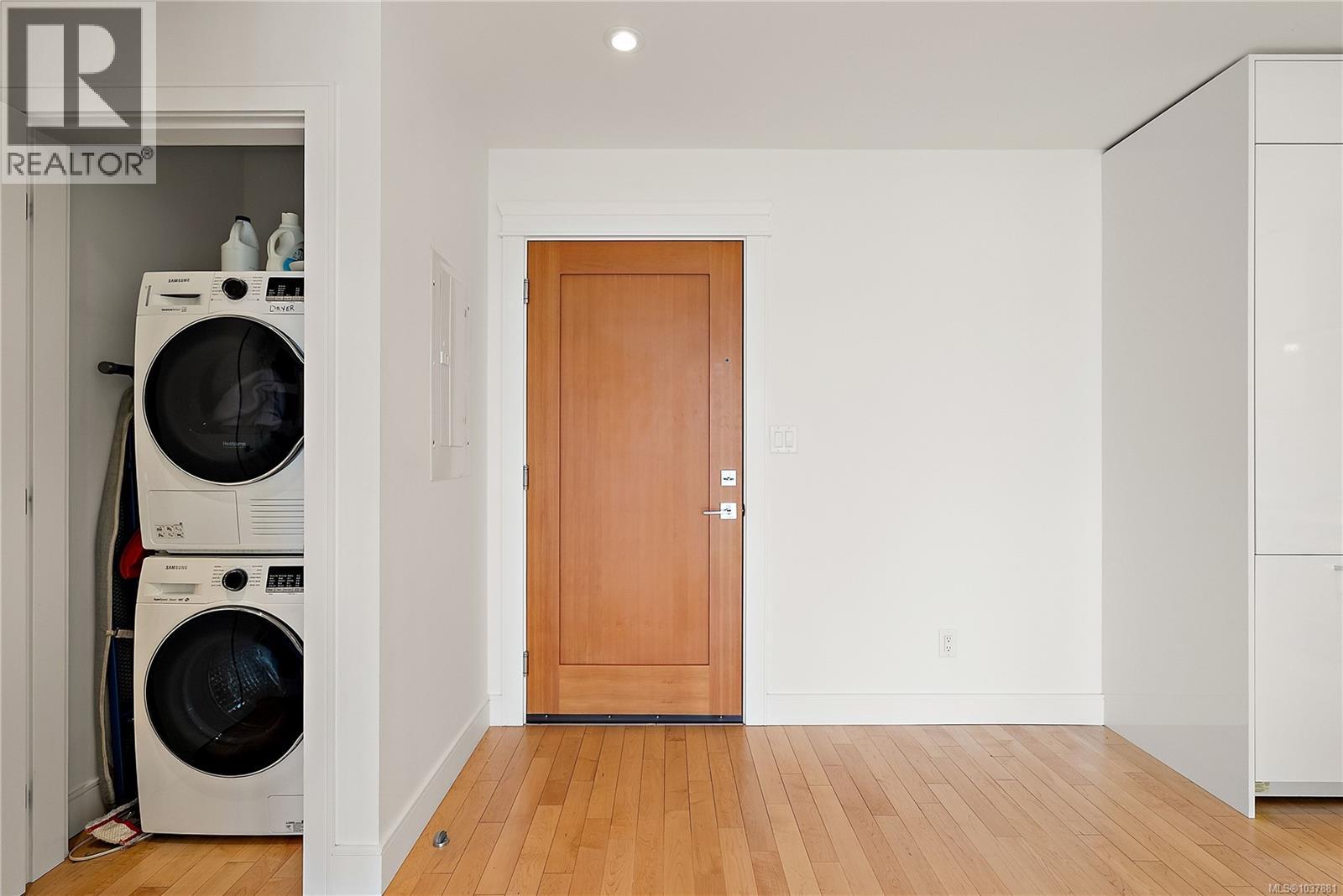 603 916 Lyall St Property Photo 27