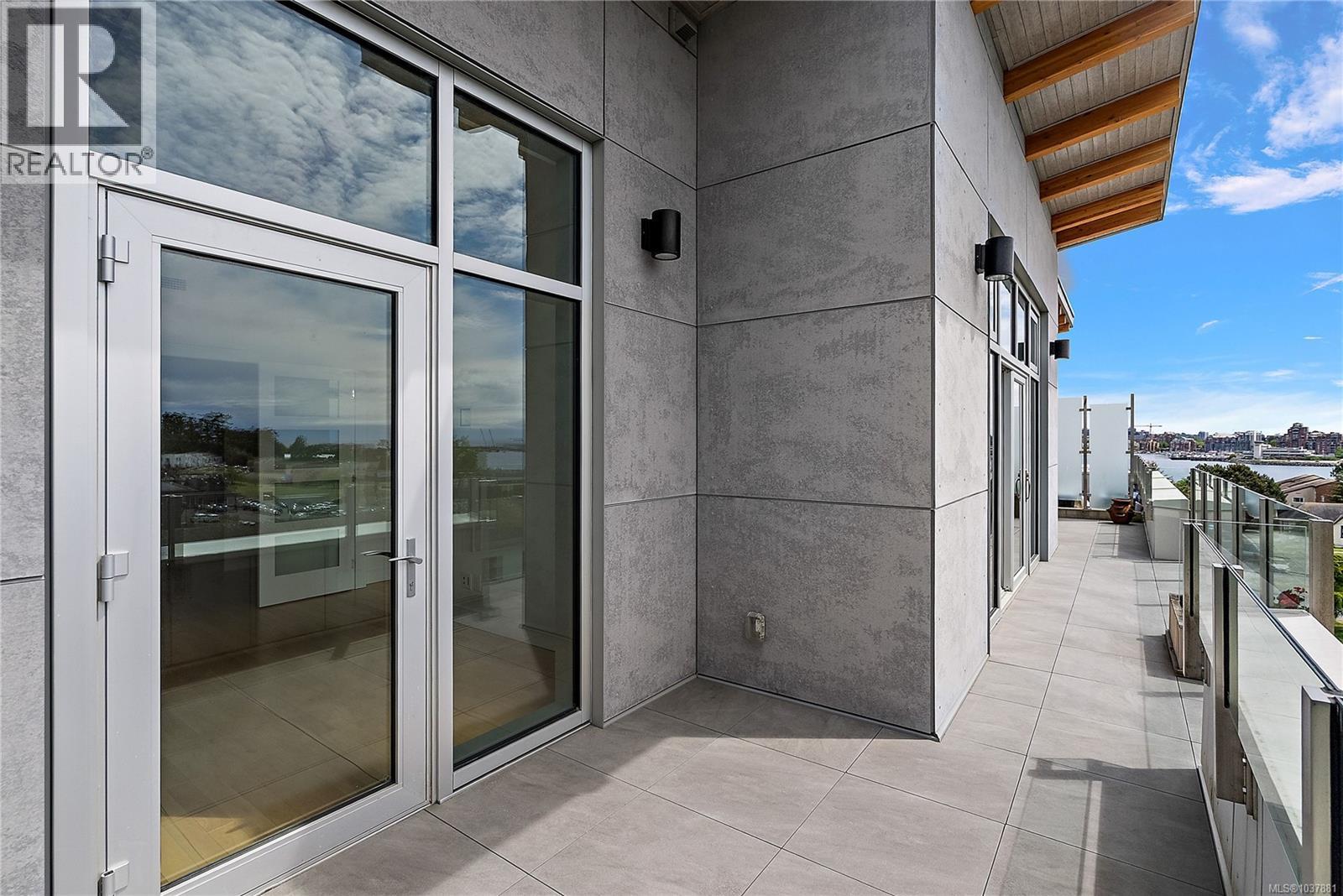 603 916 Lyall St Property Photo 29