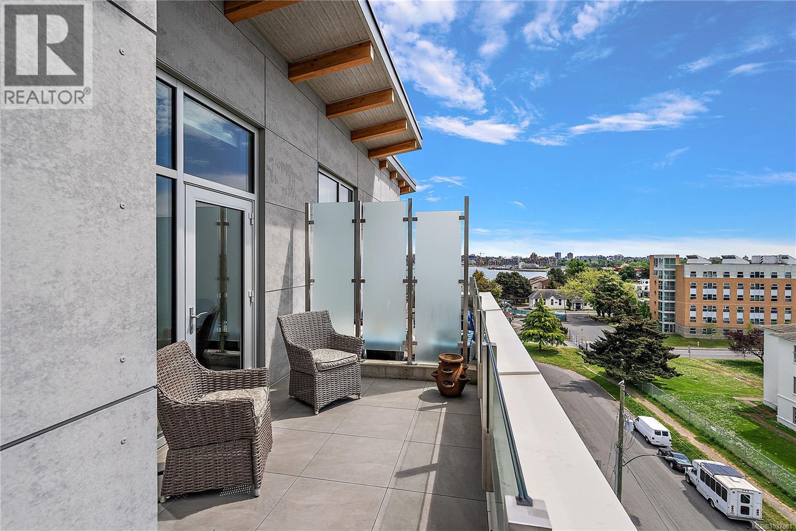 603 916 Lyall St Property Photo 30