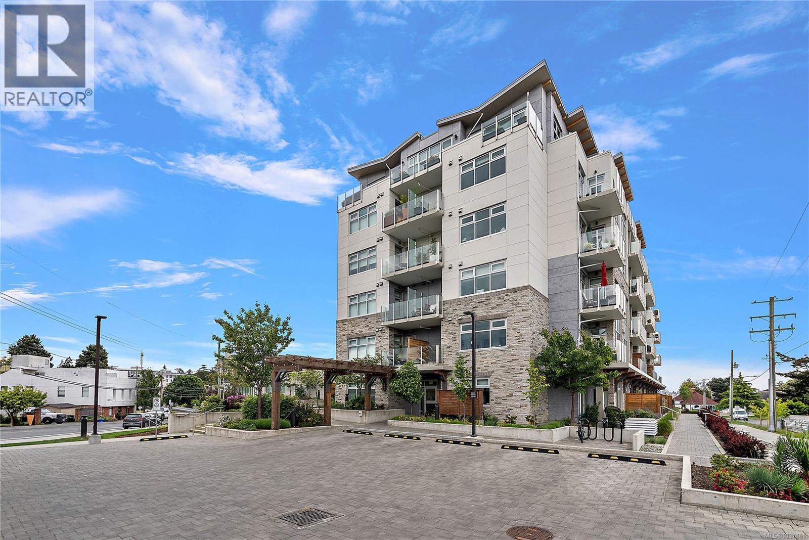603 916 Lyall St Property Photo 36