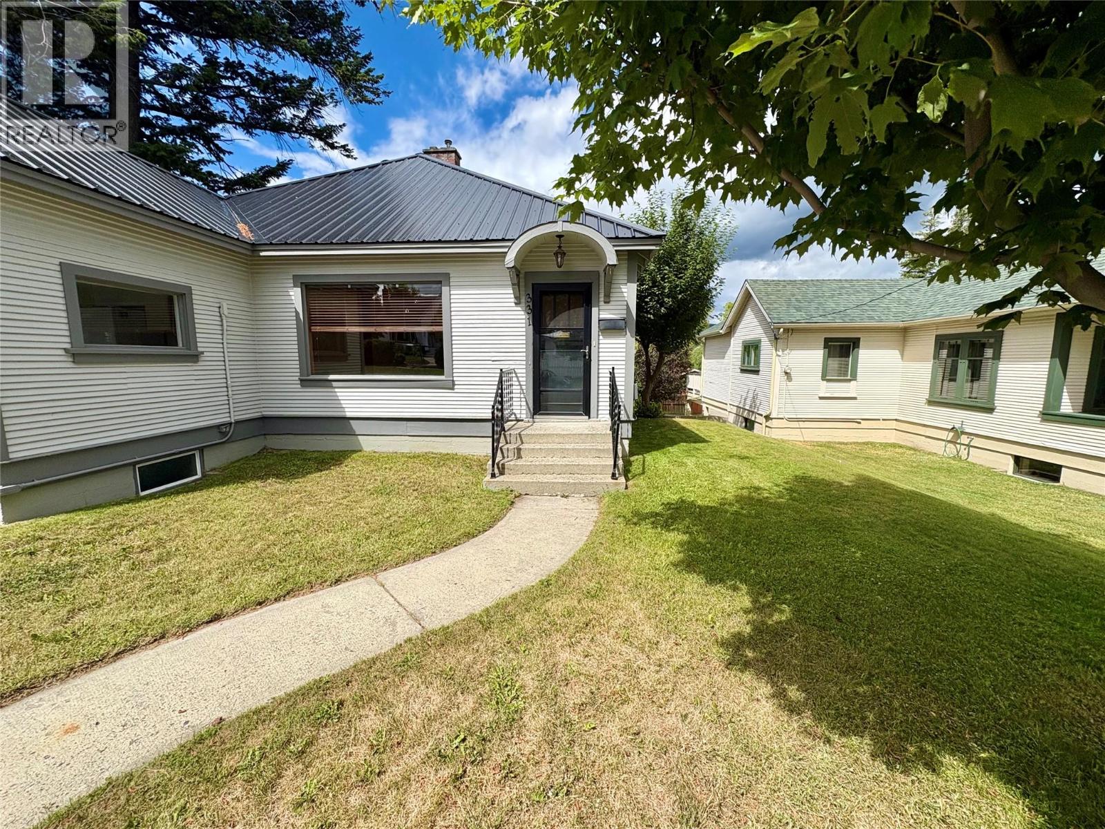 331 10th Avenue S Property Photo 3