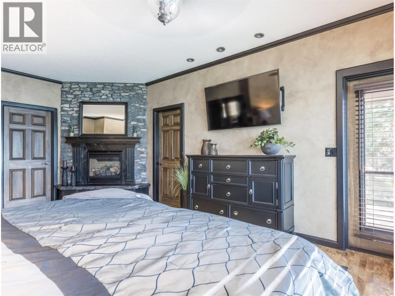 15010 & 15020 Tamarack Drive Property Photo 11