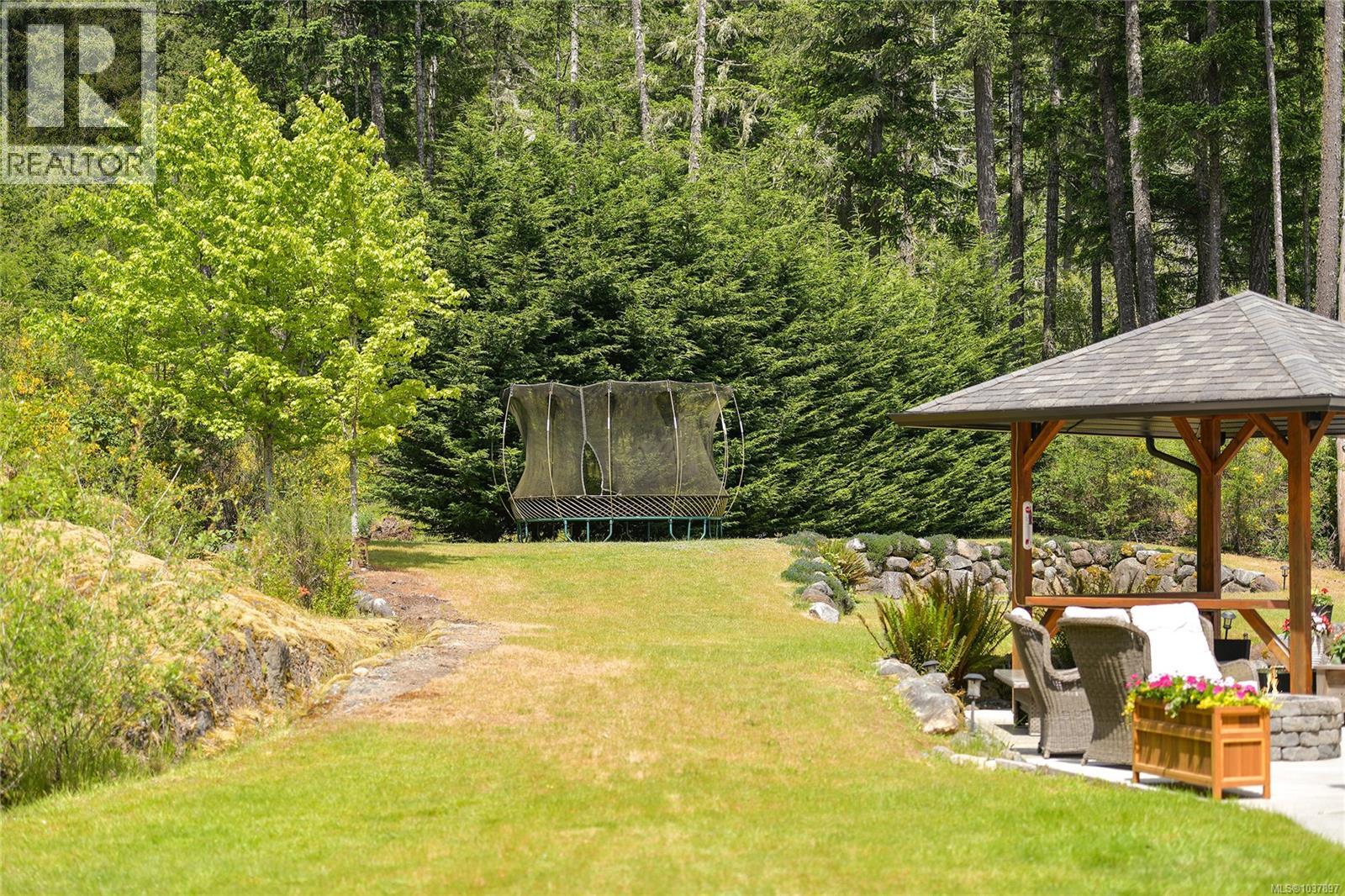 1058 Summer Breeze Lane Property Photo 12