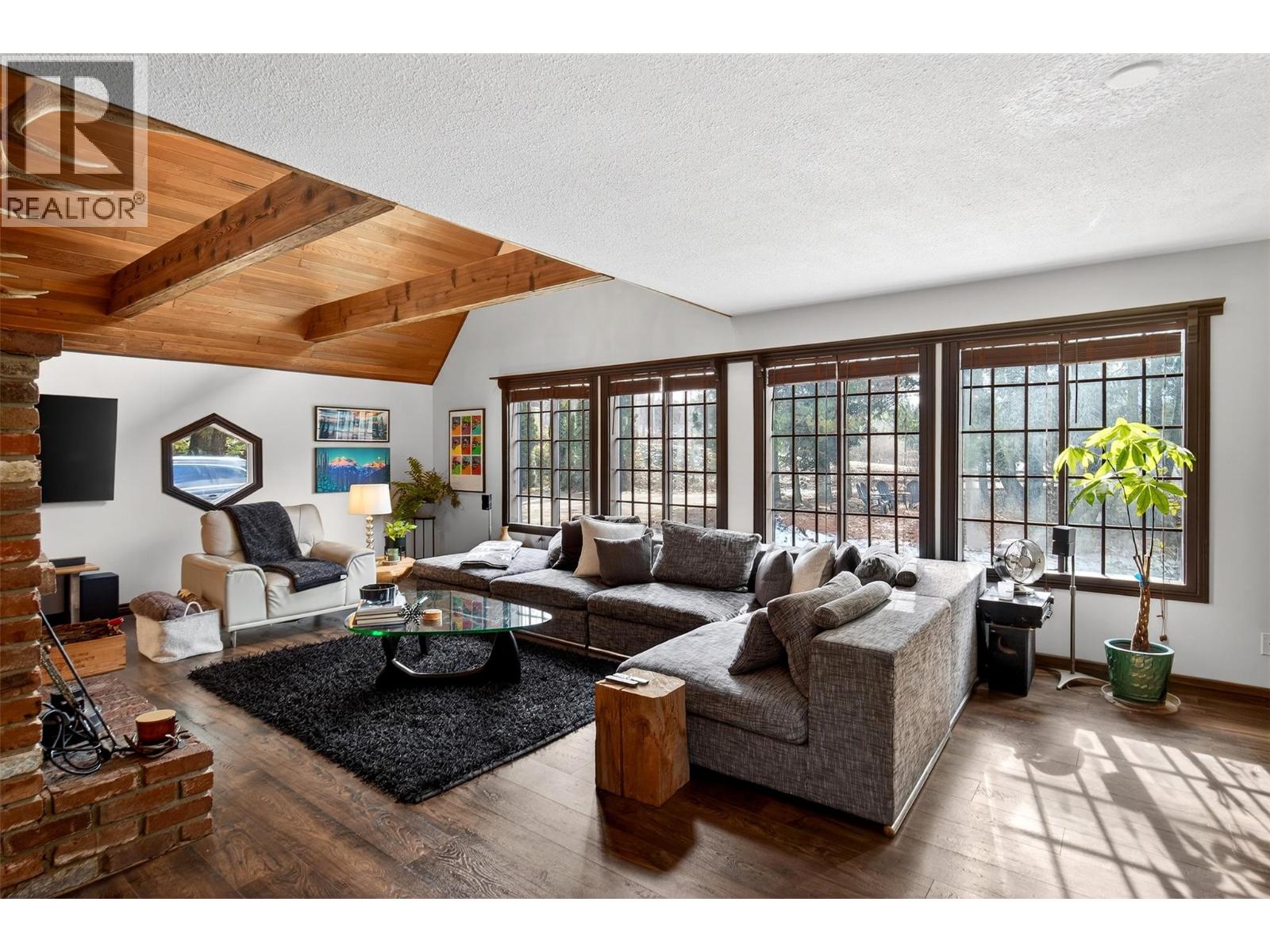 3025 Camozzi Road Property Photo 4