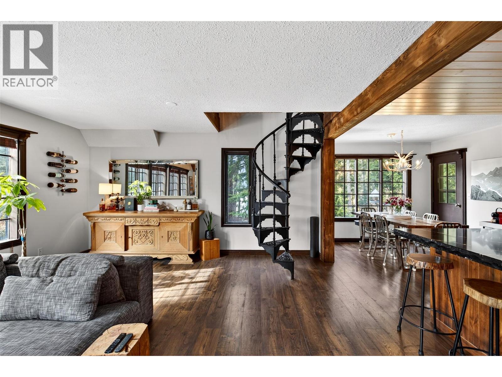 3025 Camozzi Road Property Photo 6