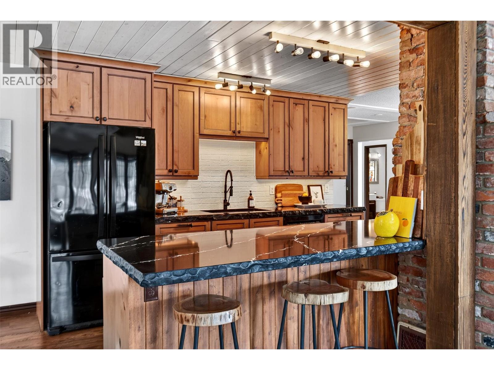 3025 Camozzi Road Property Photo 7