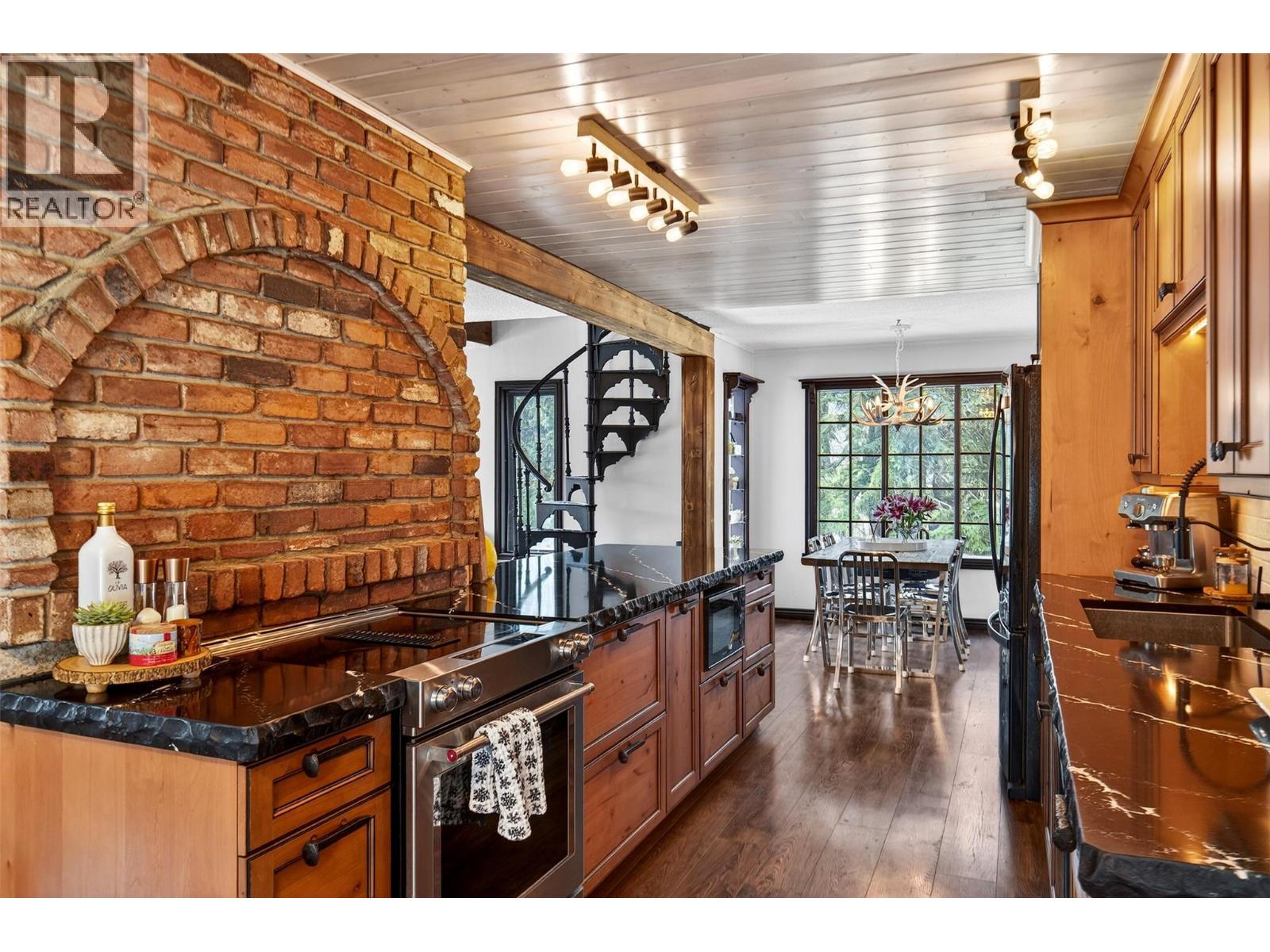 3025 Camozzi Road Property Photo 10