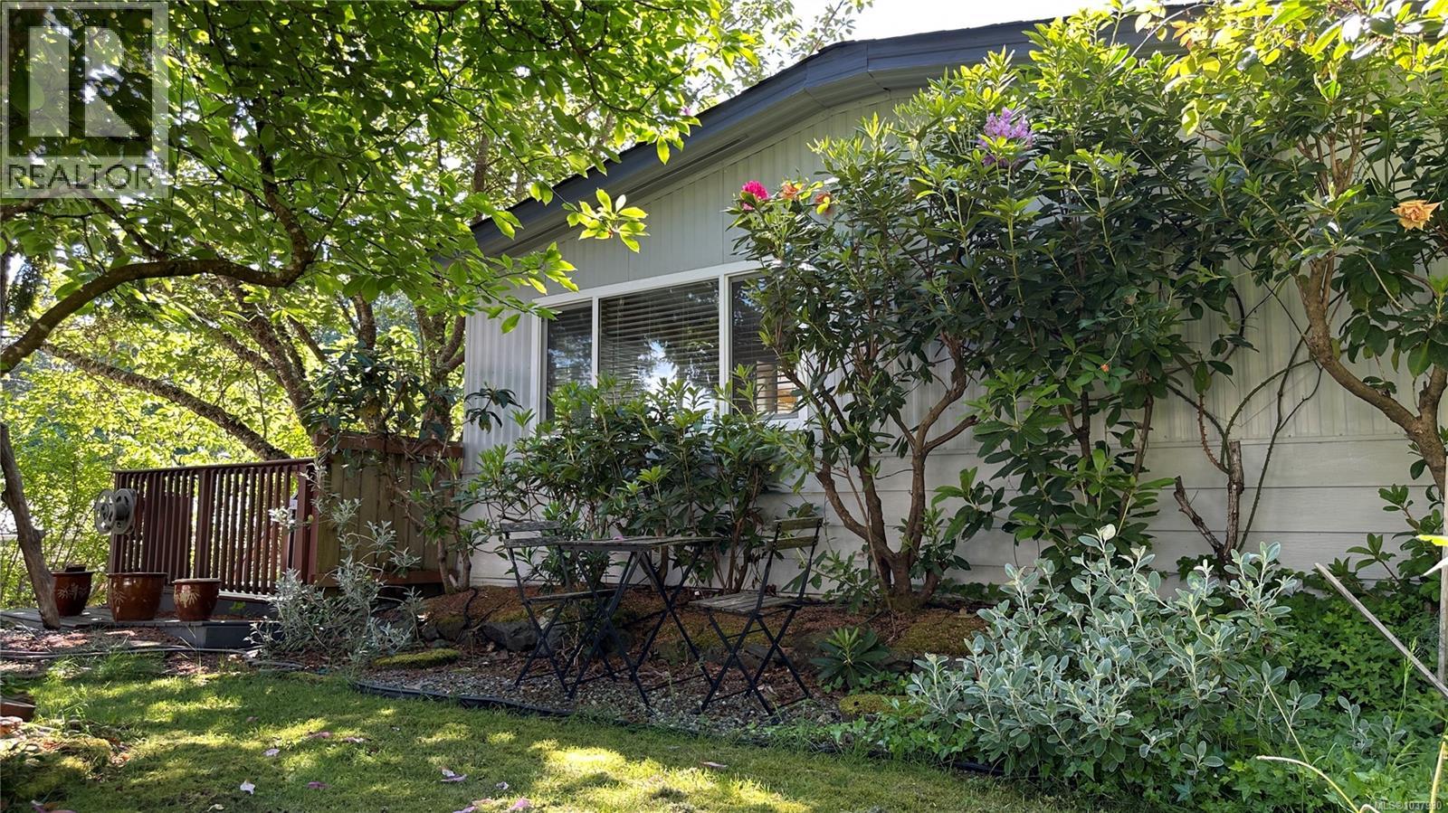 4 5838 Blythwood Rd Property Photo 1