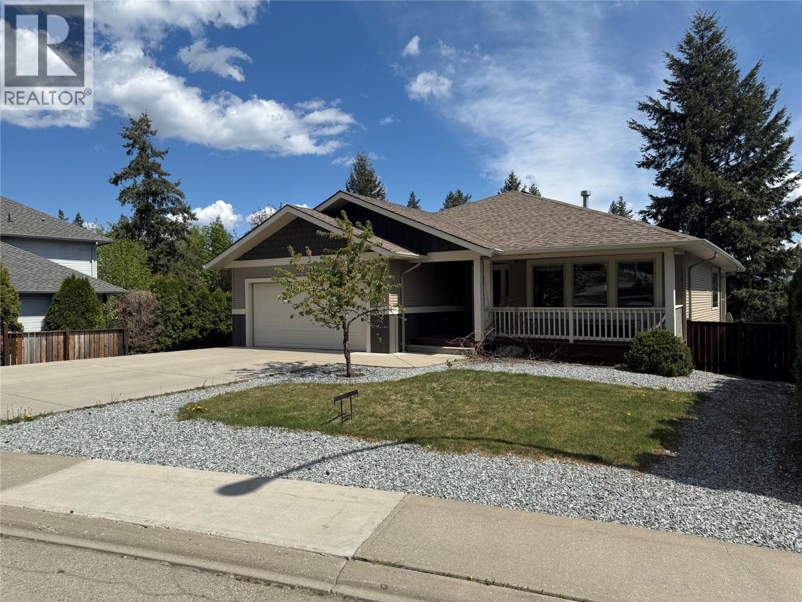 2049 Skyview Crescent Property Photo 2