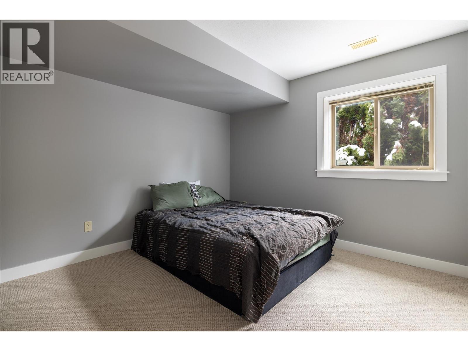 2049 Skyview Crescent Property Photo 31