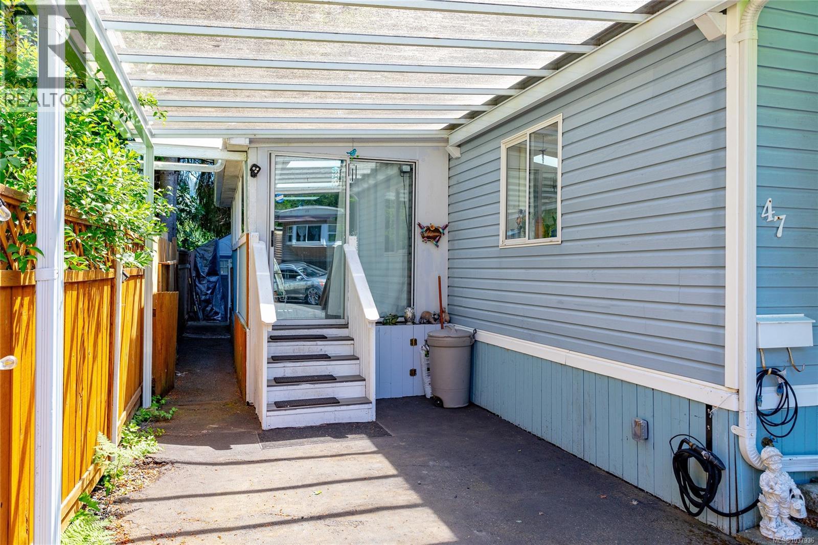 47 2817 Sooke Lake Rd Property Photo 3