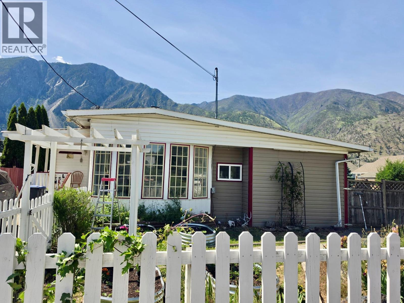 411 6th Avenue Property Photo 1