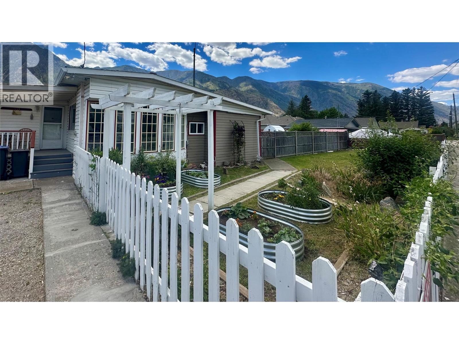411 6th Avenue Property Photo 4