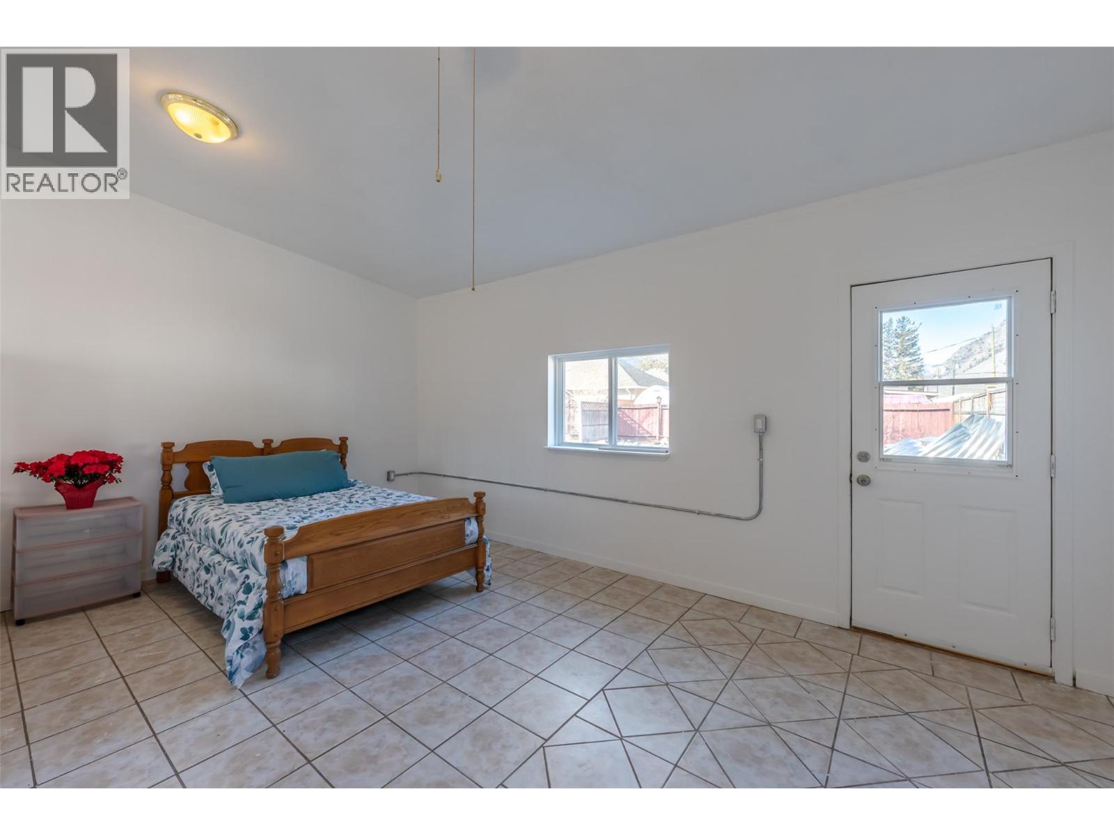 411 6th Avenue Property Photo 10