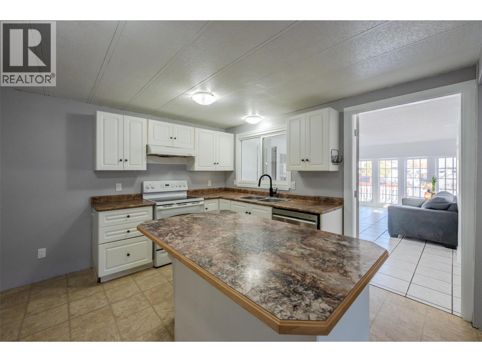411 6th Avenue Property Photo 14