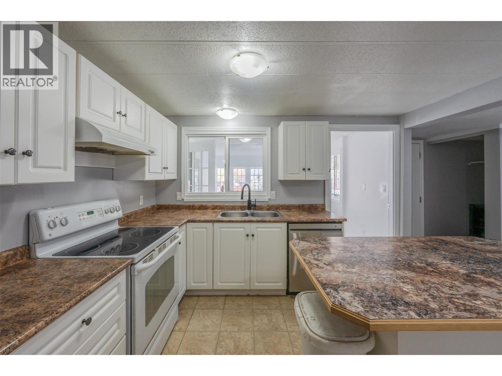 411 6th Avenue Property Photo 16