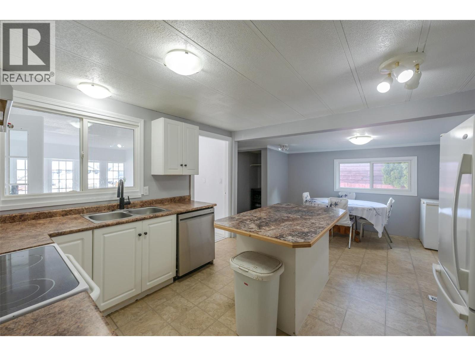 411 6th Avenue Property Photo 17
