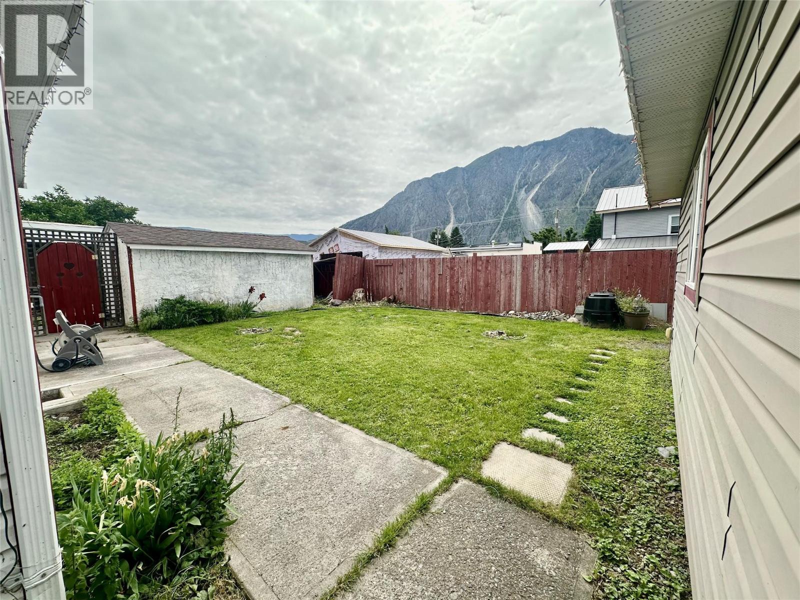 411 6th Avenue Property Photo 41