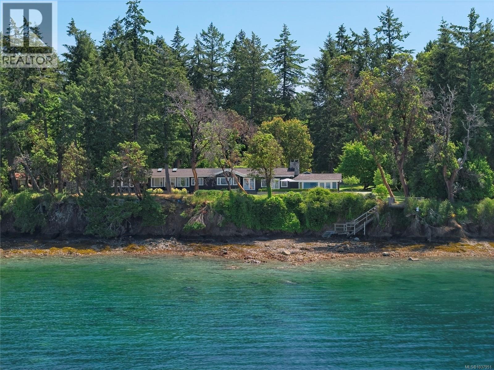 123 Swan Point Rd