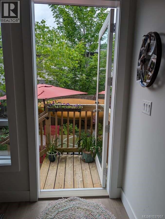 38 2607 Kendal Ave Property Photo 8