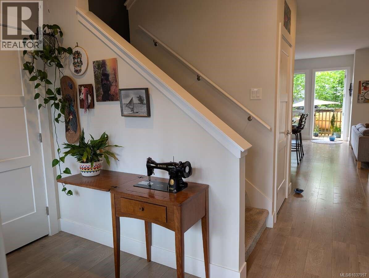 38 2607 Kendal Ave Property Photo 10