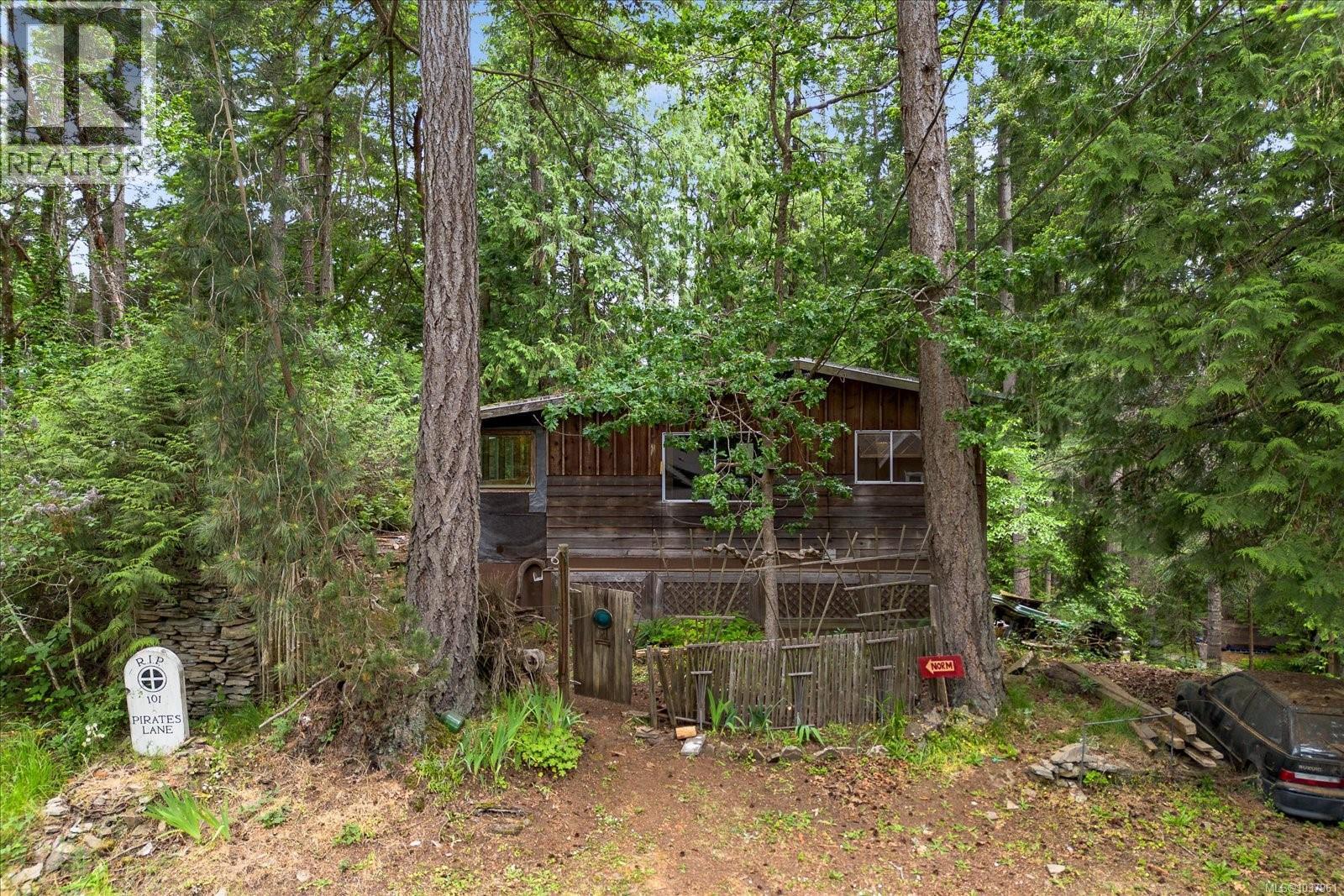 101 Pirates Lane Property Photo 1