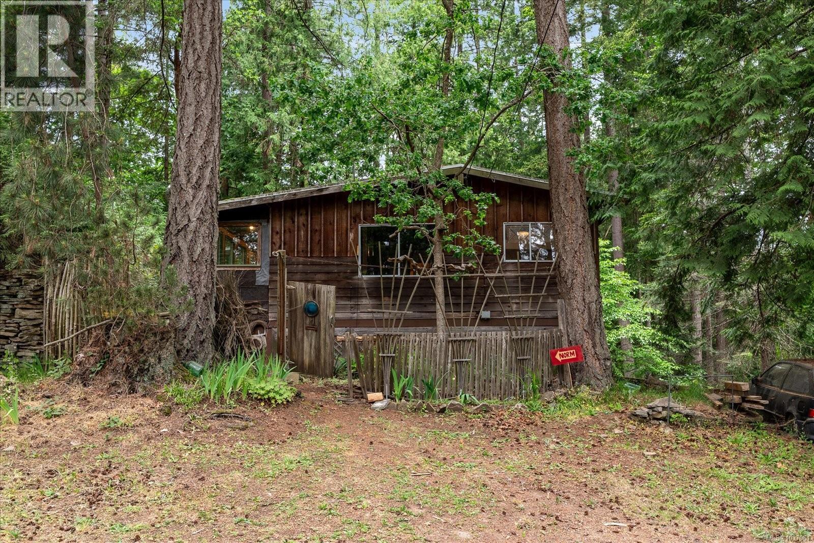101 Pirates Lane Property Photo 5
