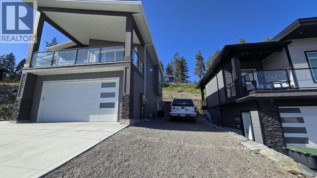 2852 Canyon Crest Drive Property Photo 3
