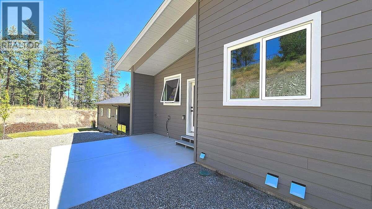 2852 Canyon Crest Drive Property Photo 4