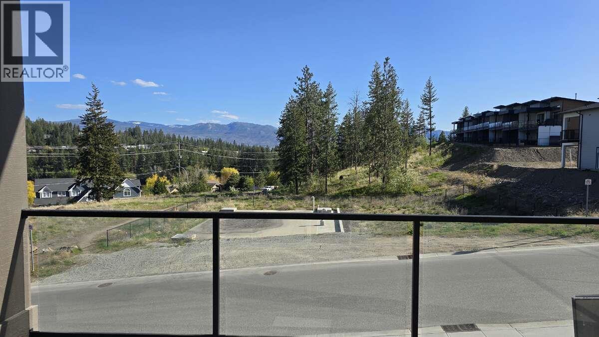 2852 Canyon Crest Drive Property Photo 6