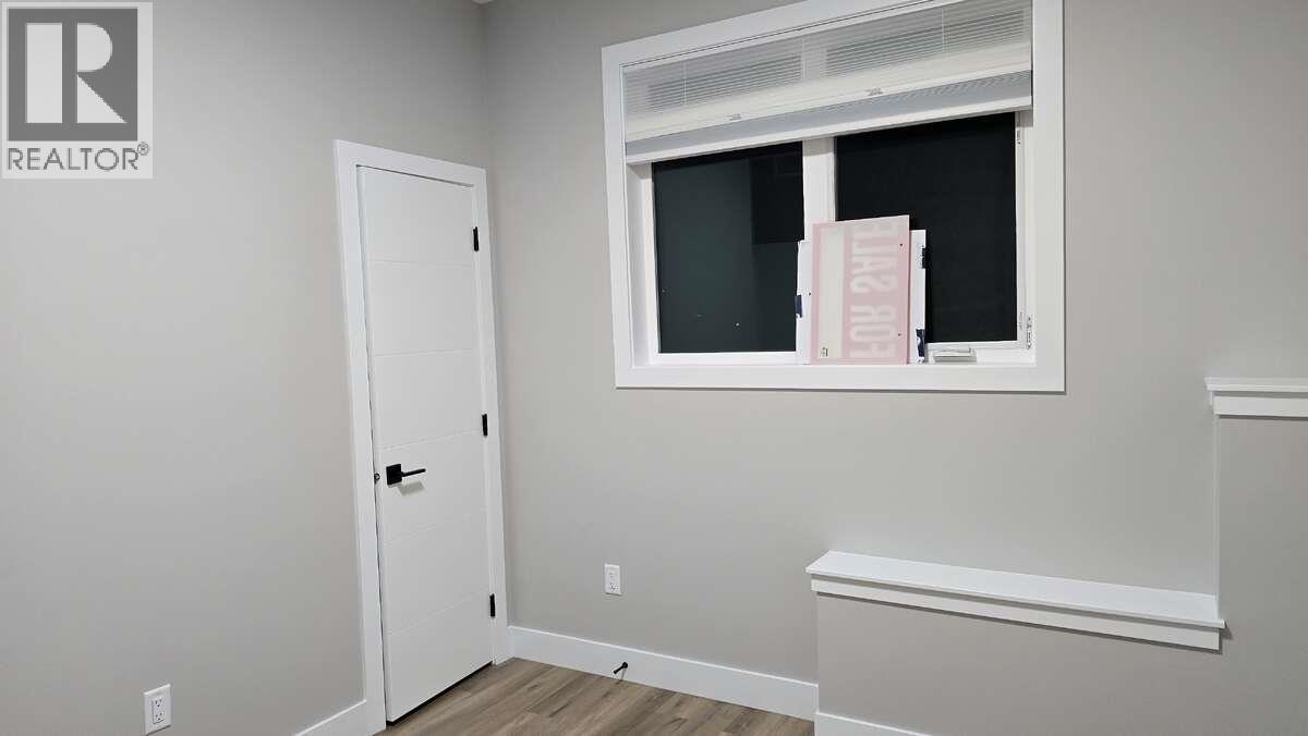 2852 Canyon Crest Drive Property Photo 13