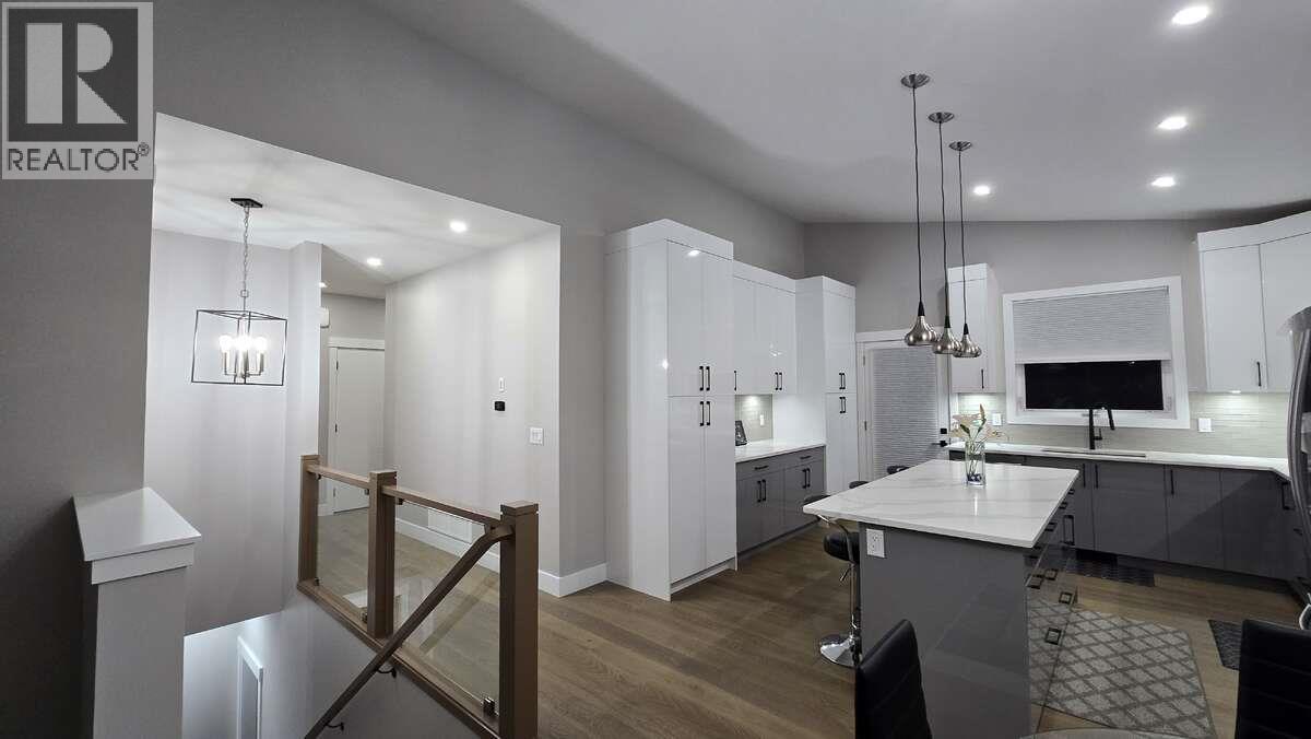 2852 Canyon Crest Drive Property Photo 16