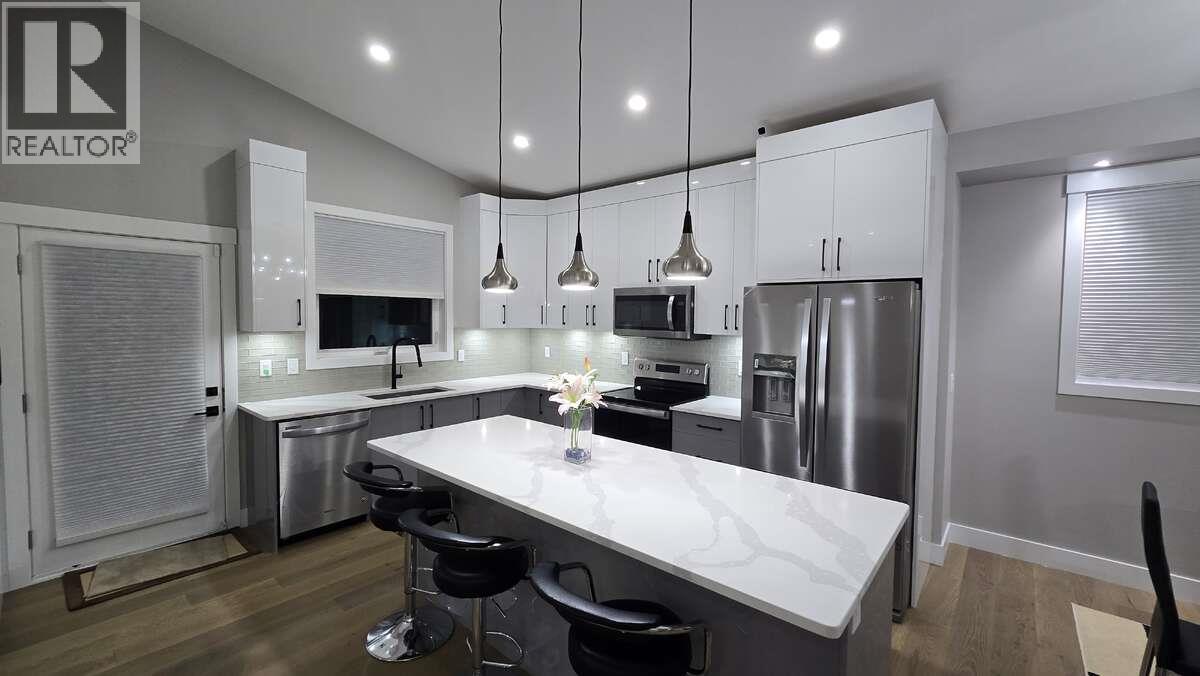 2852 Canyon Crest Drive Property Photo 18