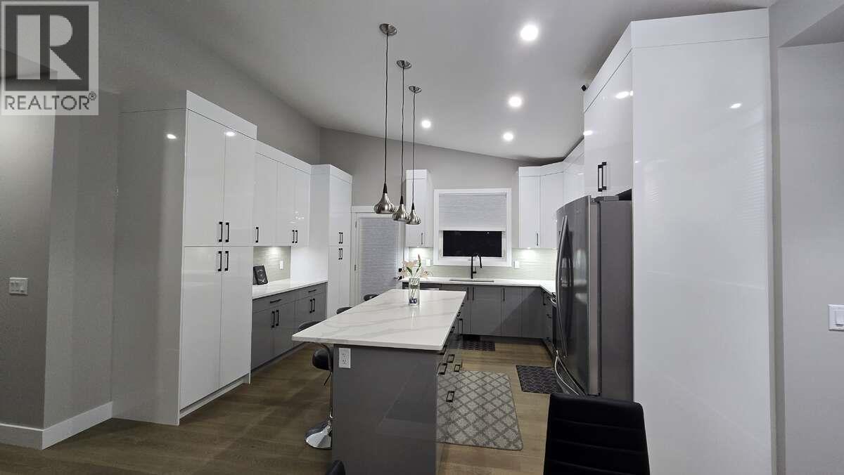 2852 Canyon Crest Drive Property Photo 24