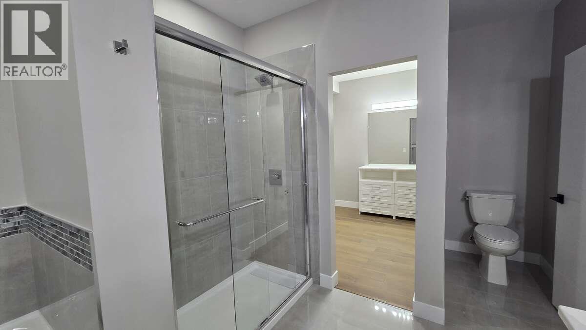 2852 Canyon Crest Drive Property Photo 28