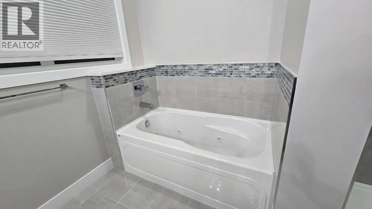 2852 Canyon Crest Drive Property Photo 29