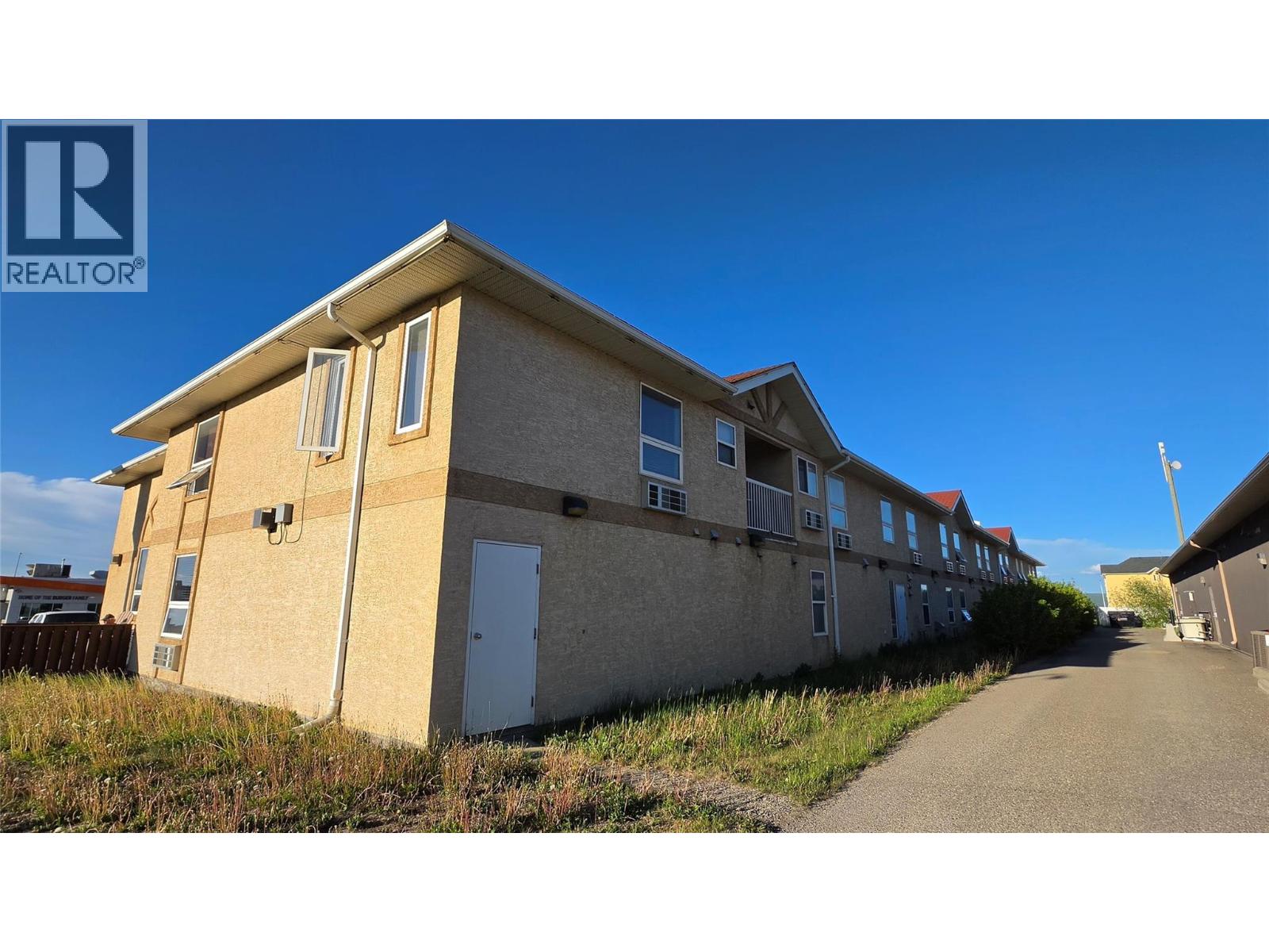12004 8 Street Property Photo 4