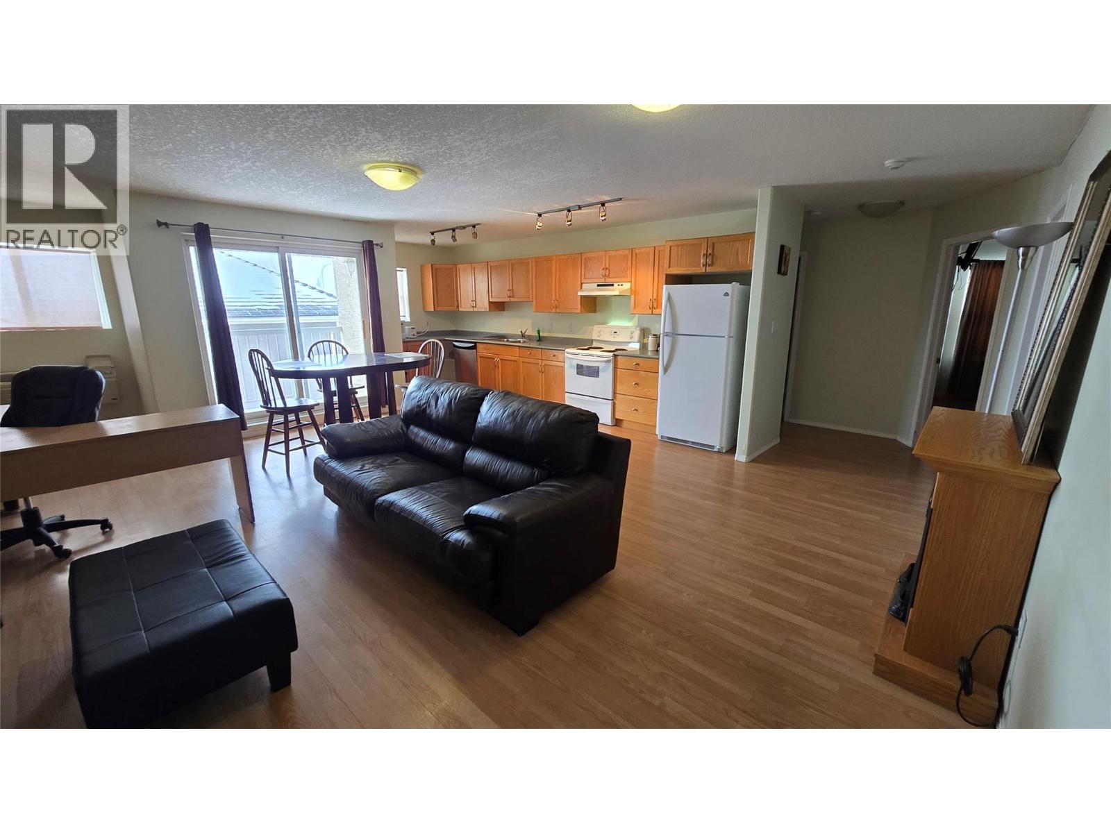 12004 8 Street Property Photo 31