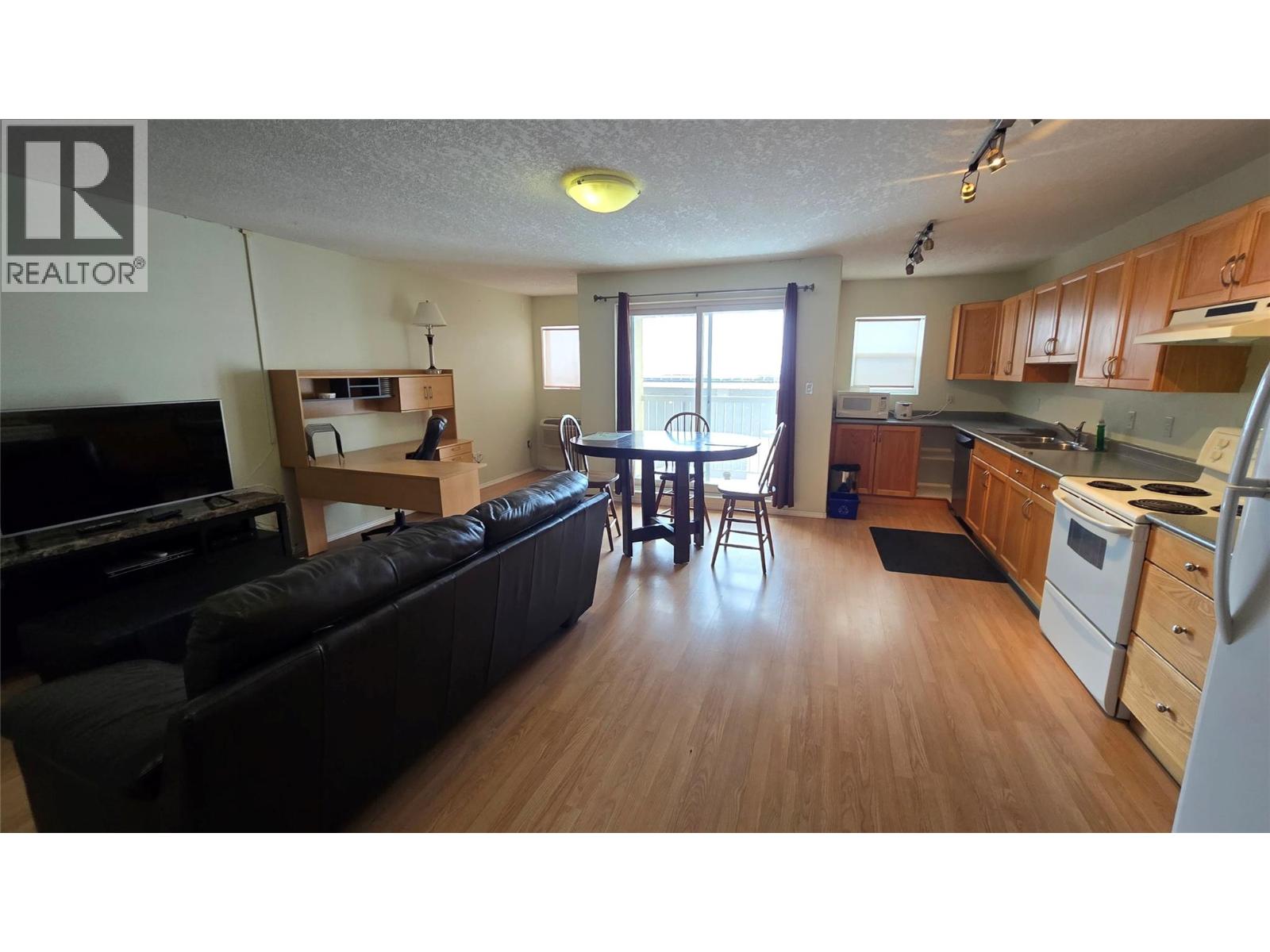 12004 8 Street Property Photo 38
