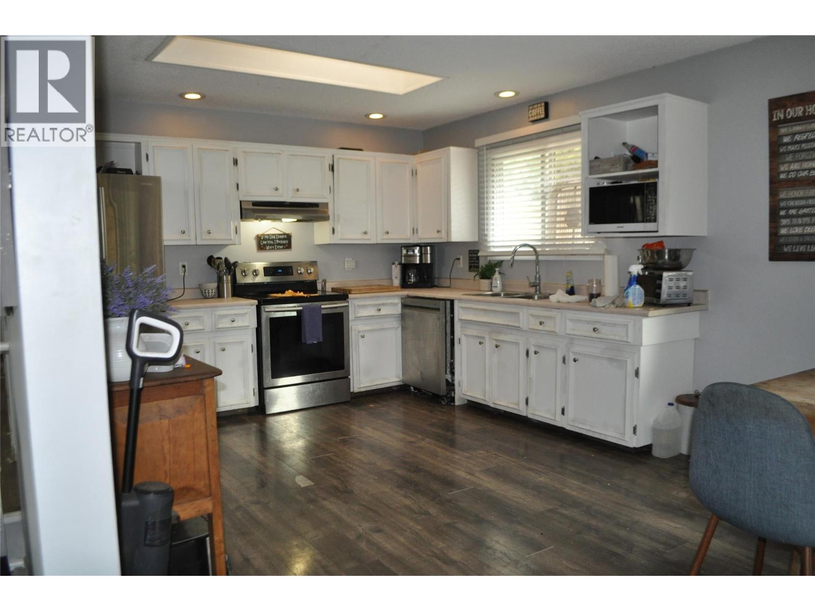 663 Clifton Road Property Photo 2
