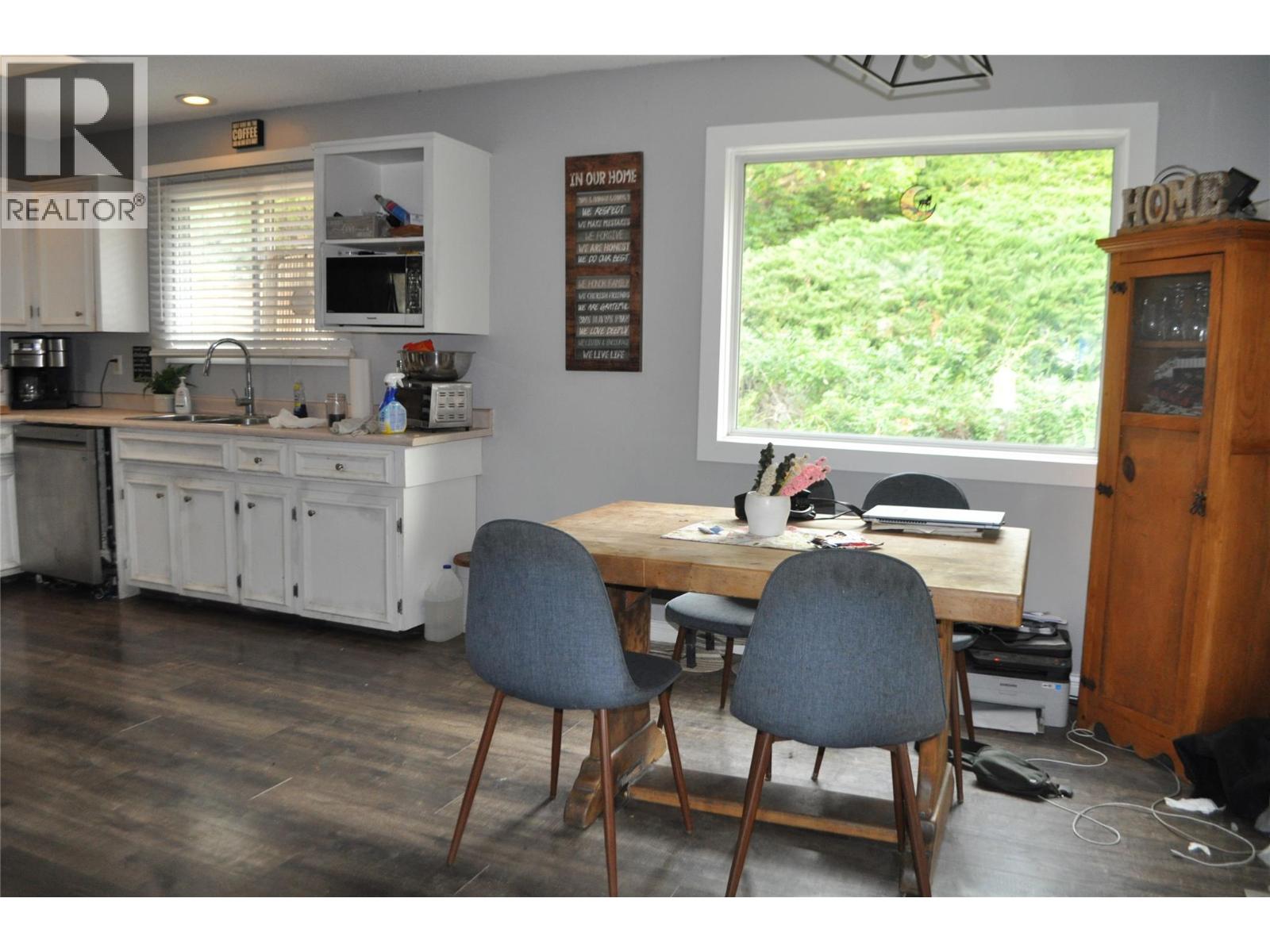 663 Clifton Road Property Photo 3