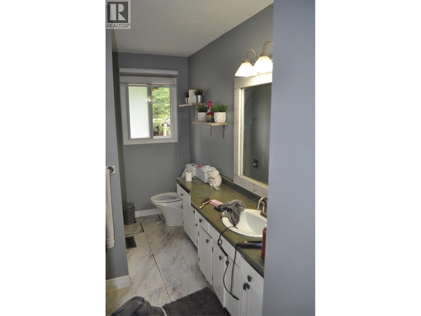 663 Clifton Road Property Photo 4