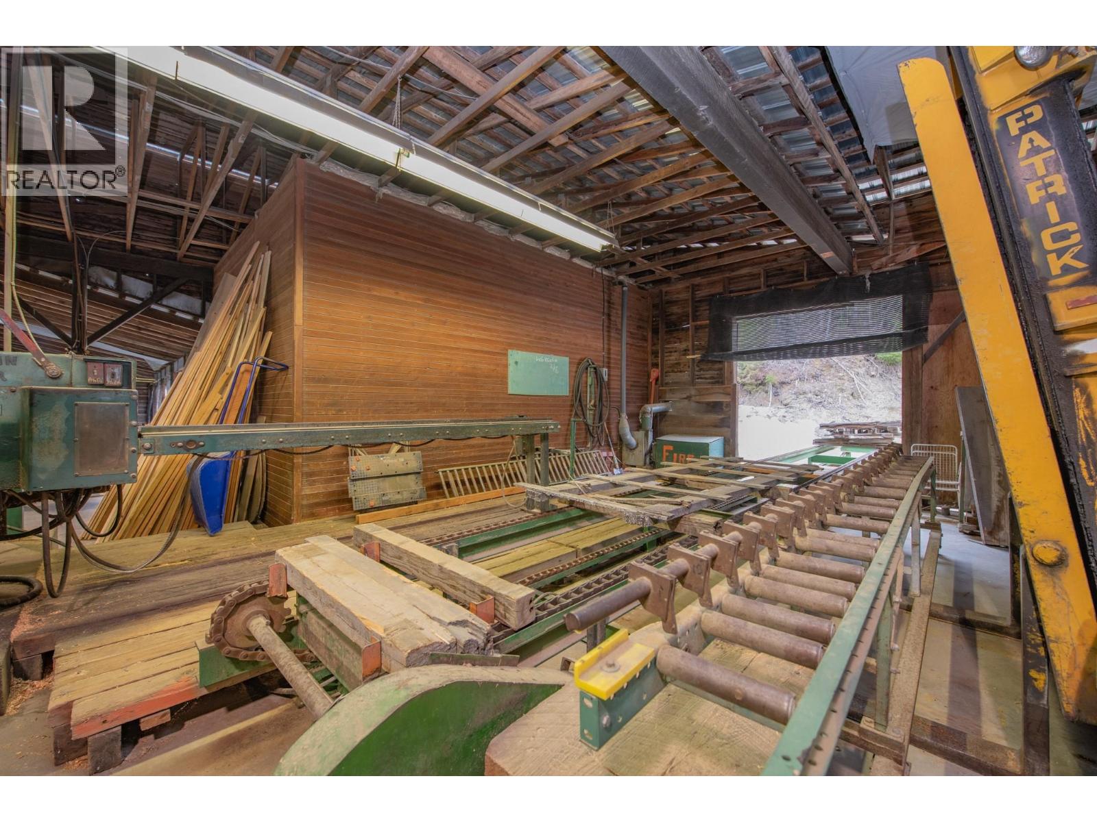 17 Bear Valley Road Property Photo 18