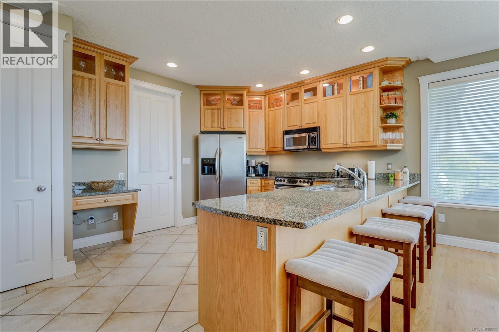 7079 Richview Dr Property Photo 7