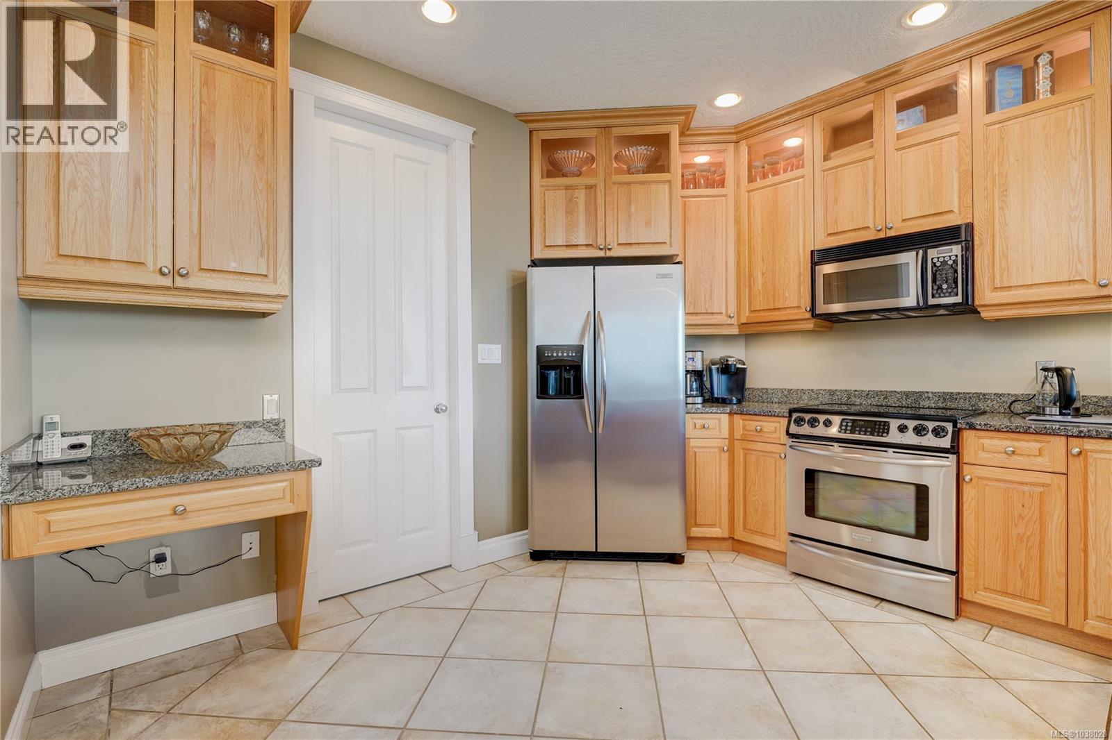 7079 Richview Dr Property Photo 8